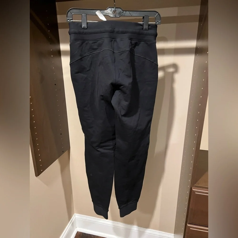 Lululemon Athletica Black Sweatpants with Elastic Waistband